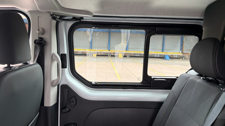 Renault Trafic Lwb Diesel LL30 Blue dCi 150 Extra Sport [Safety] Crew Van